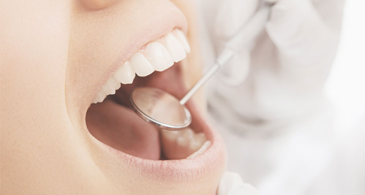 歯科&矯正歯科オーラルデザインクリニック秋葉原の無痛歯科治療なら嘔吐反射が起こりません